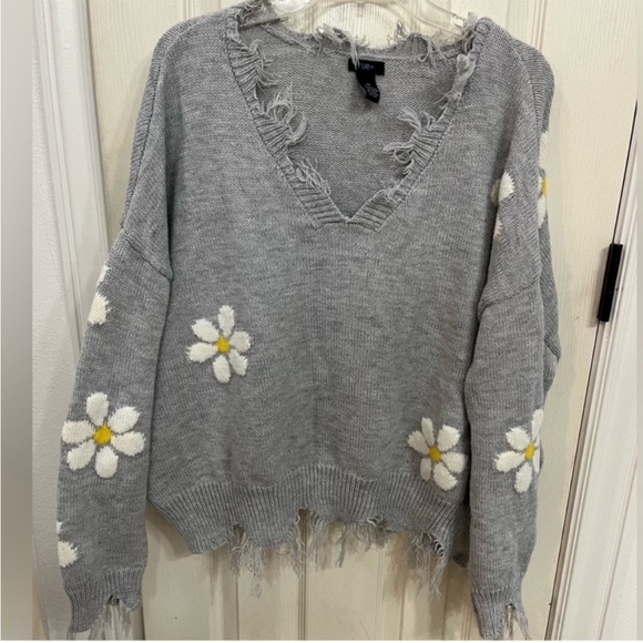 Sweaters - cute sweater gray with flowers on it